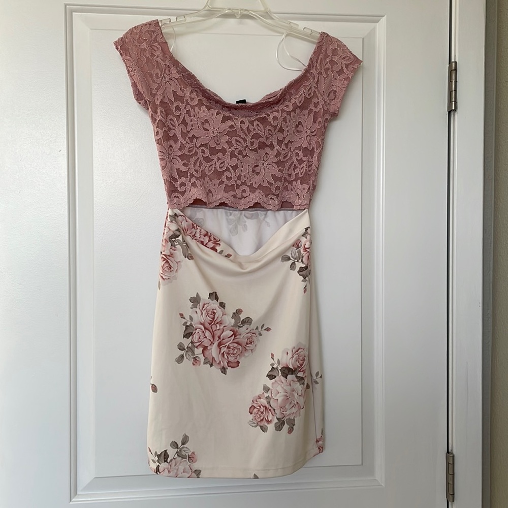 Windsor Romantic Floral and Lace Off-the-Shoulder mini dress - Picture 4 of 7